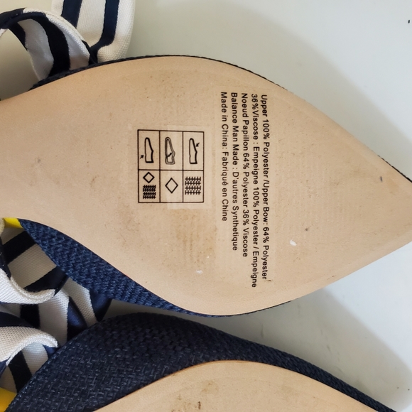 CAbi #6022 Bow Kitten Heel Mule Shoes Size 8 Navy Yellow! Size 8. - Picture 7 of 8